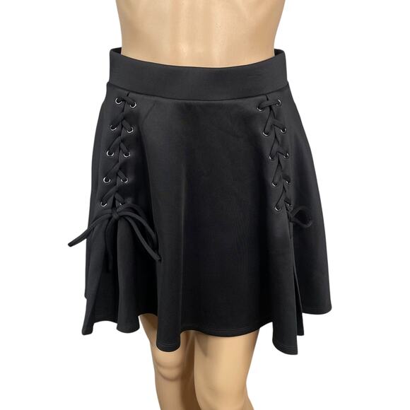 Hot Topic Black Lace Up Emo Flared Skater Mini Skirt SZ S - Picture 2 of 9